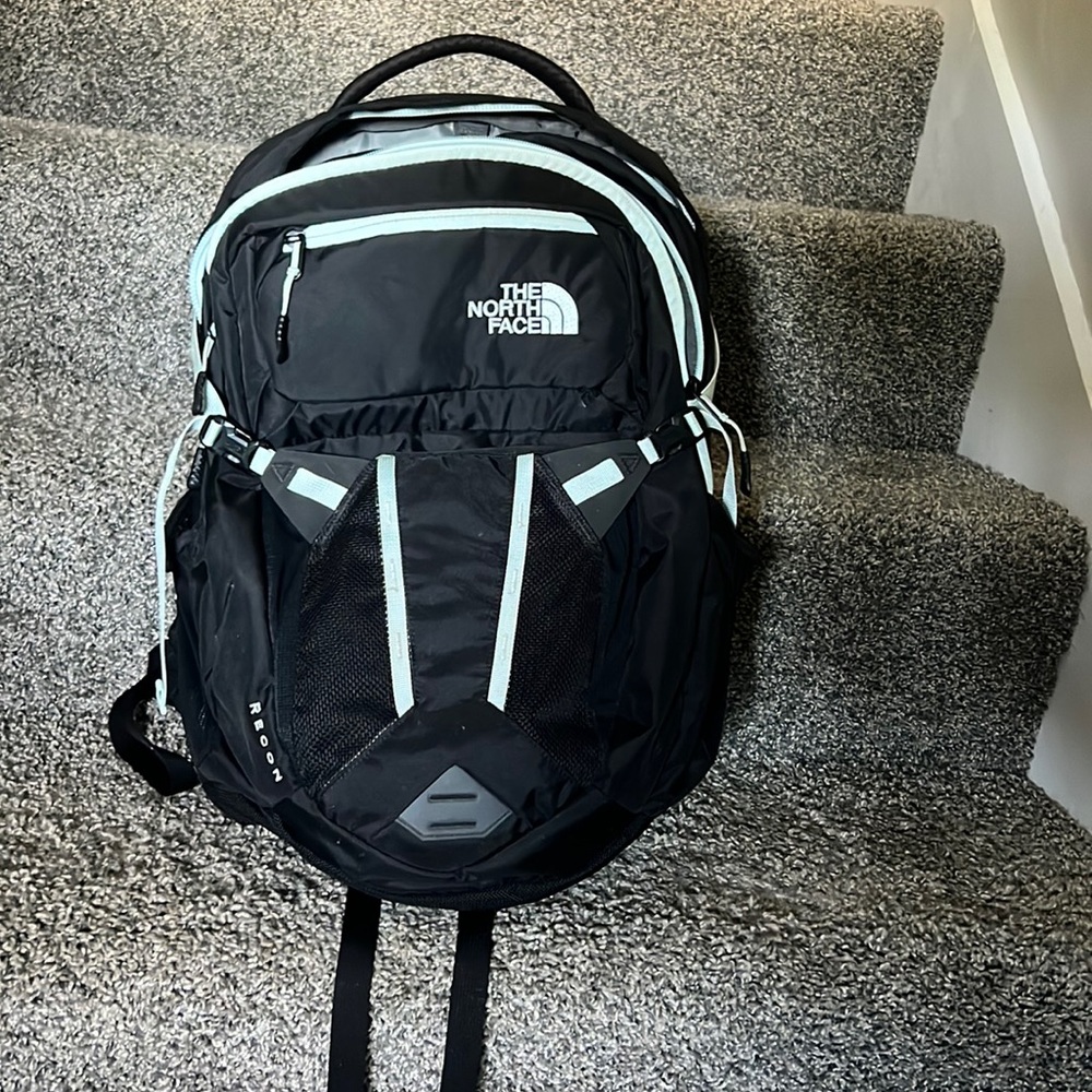 North face recon backpack